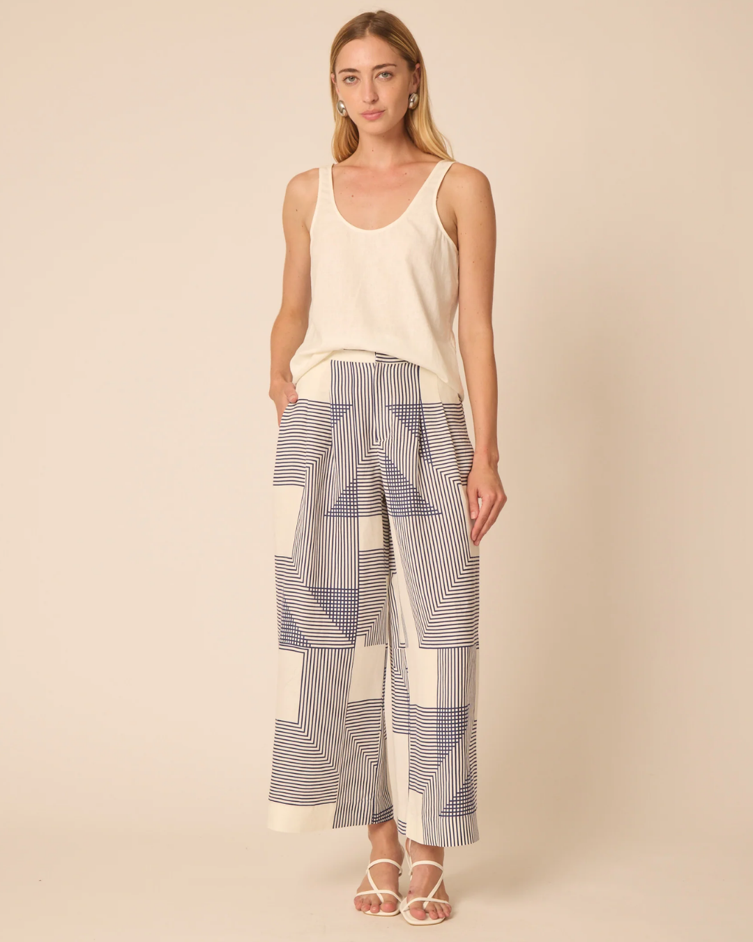 Lizzie Pant – AMOUR781