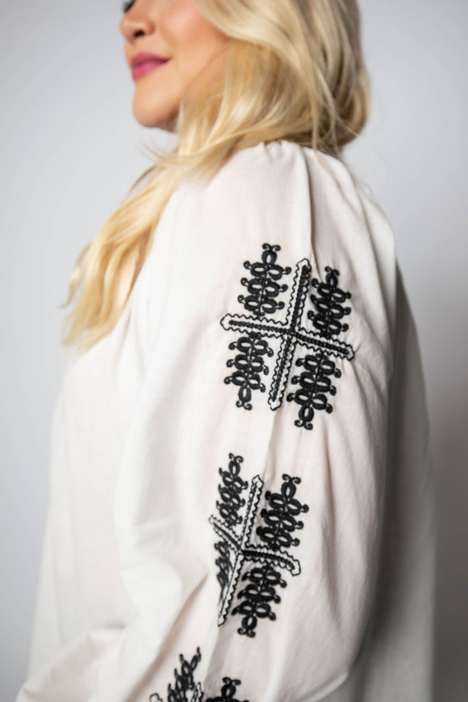 EMBROIDERED TOP - AMOUR781