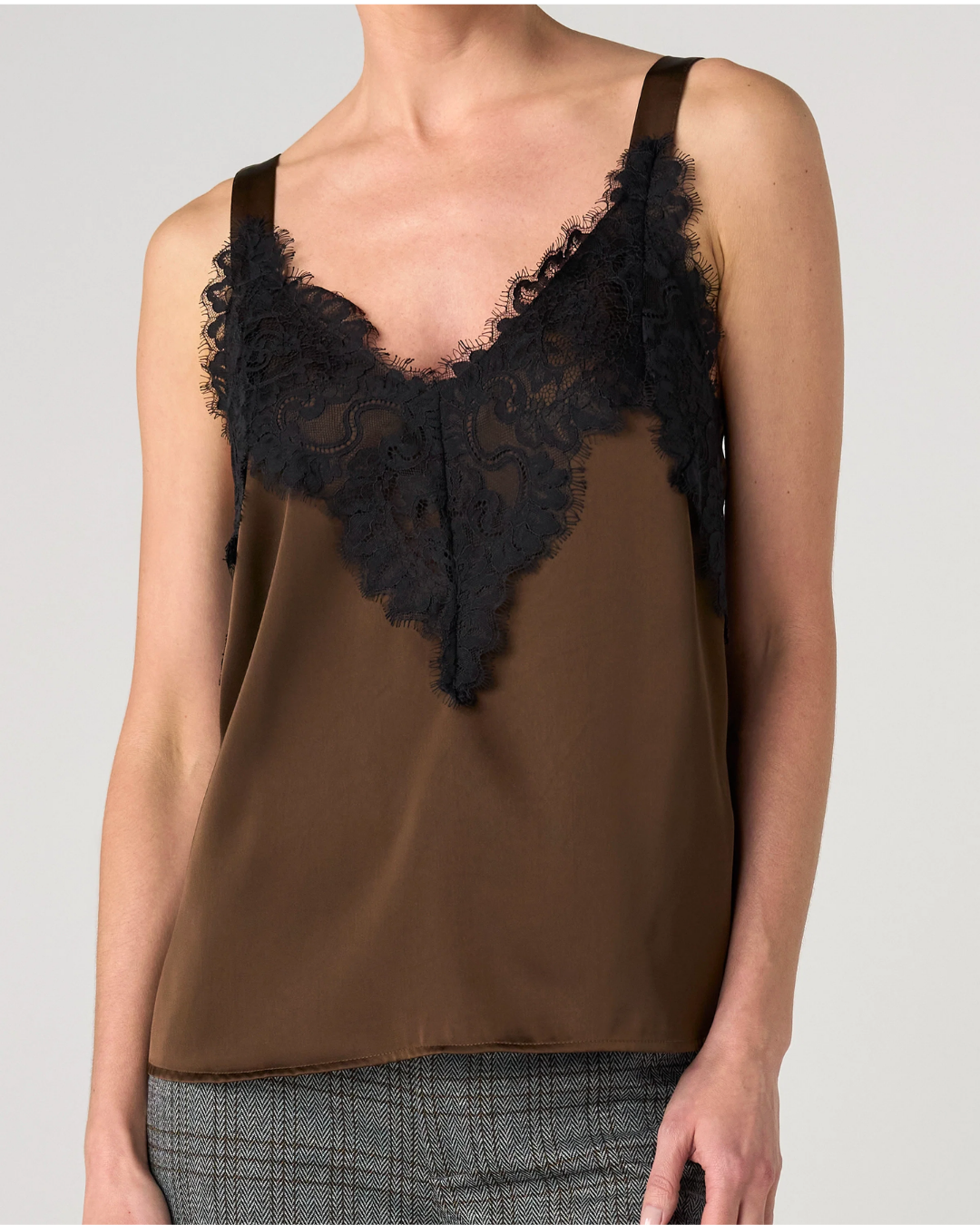 Sleeveless woven top with lace- Brown plus-size - AMOUR781