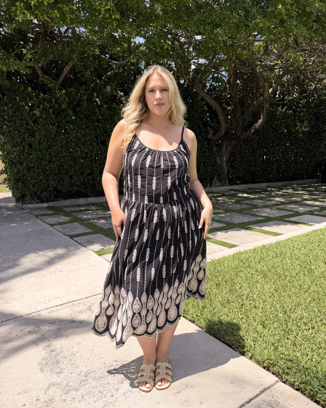 Sandra Dress Black plus-size - AMOUR781