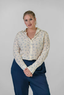 DARIA FRENCH CUFF SILK BLOUSE - Neutral Crane plus-size - AMOUR781