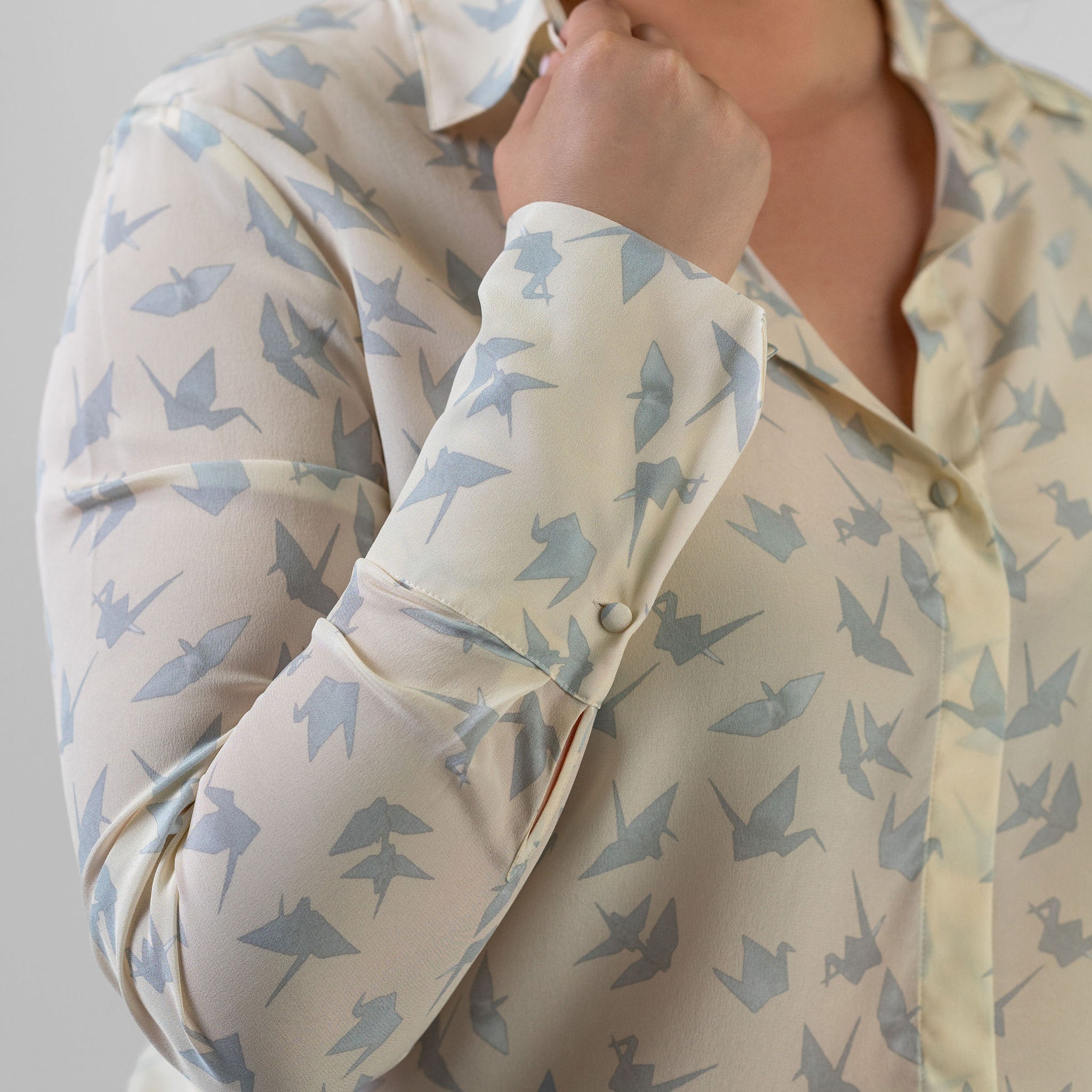DARIA FRENCH CUFF SILK BLOUSE - Neutral Crane plus-size - AMOUR781