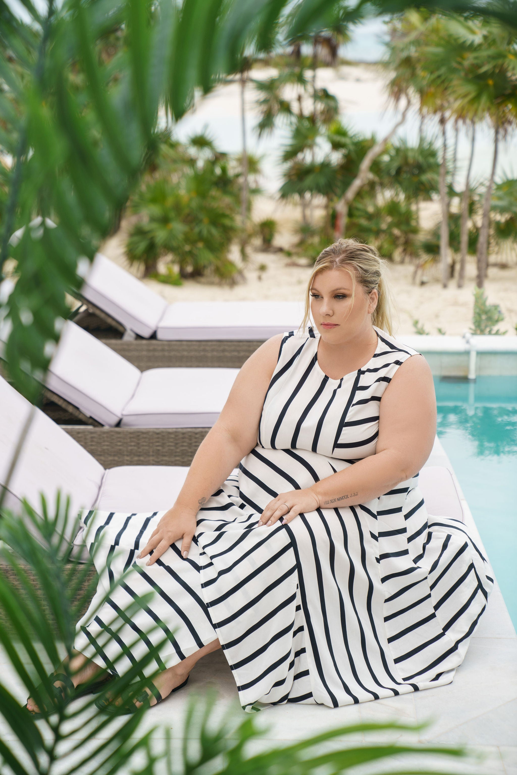 STRIPPED SLEEVELESS DRESS plus-size - AMOUR781