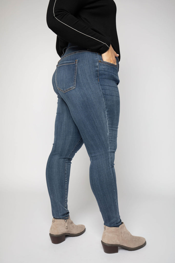 ABBY SKINNY JEAN designed by Liverpool.