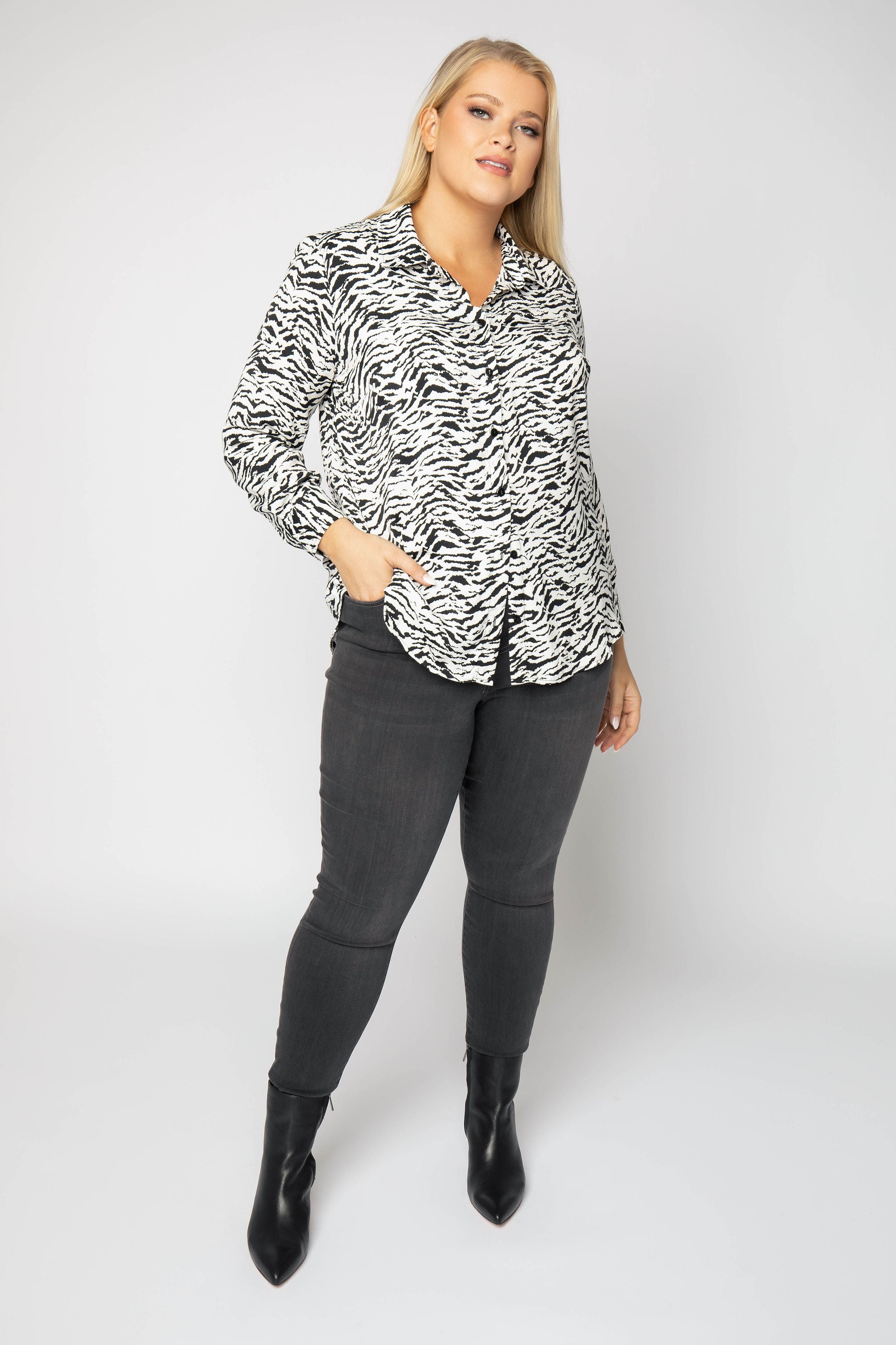 BUTTON UP WOVEN BLOUSE plus-size - AMOUR781