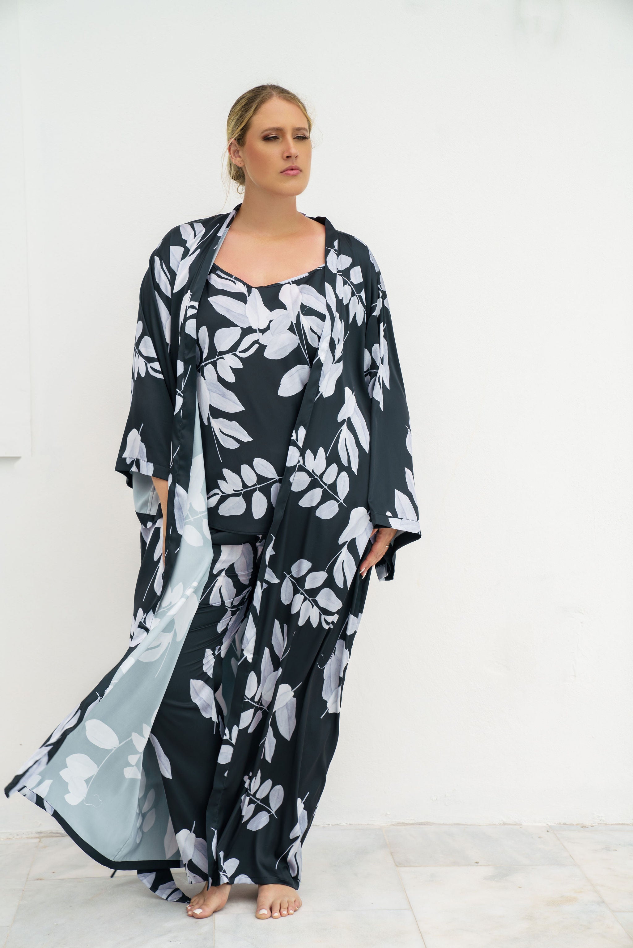 BLACK AND WHITE FLORAL MAXI ROBE plus-size - AMOUR781