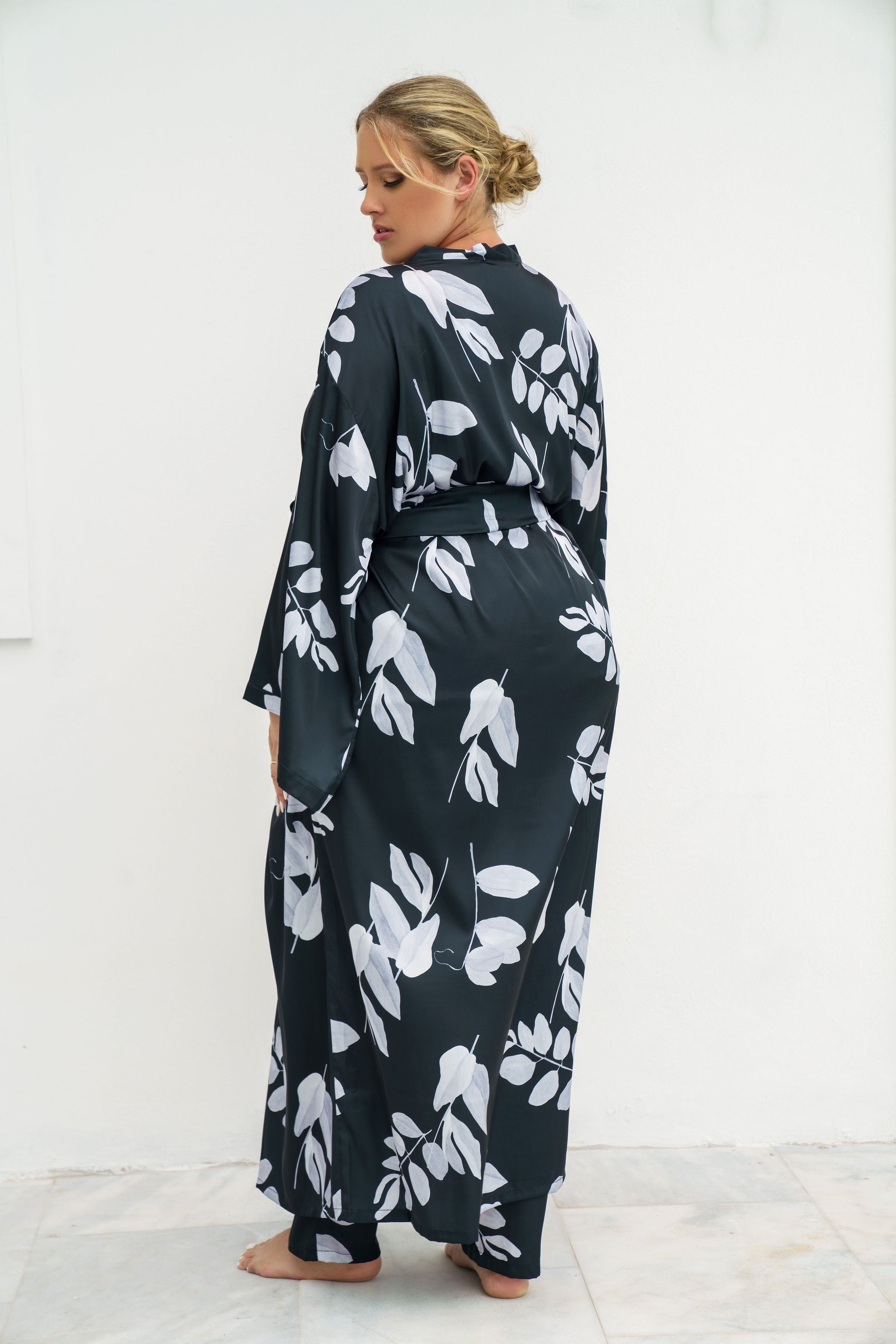 BLACK AND WHITE FLORAL MAXI ROBE plus-size - AMOUR781