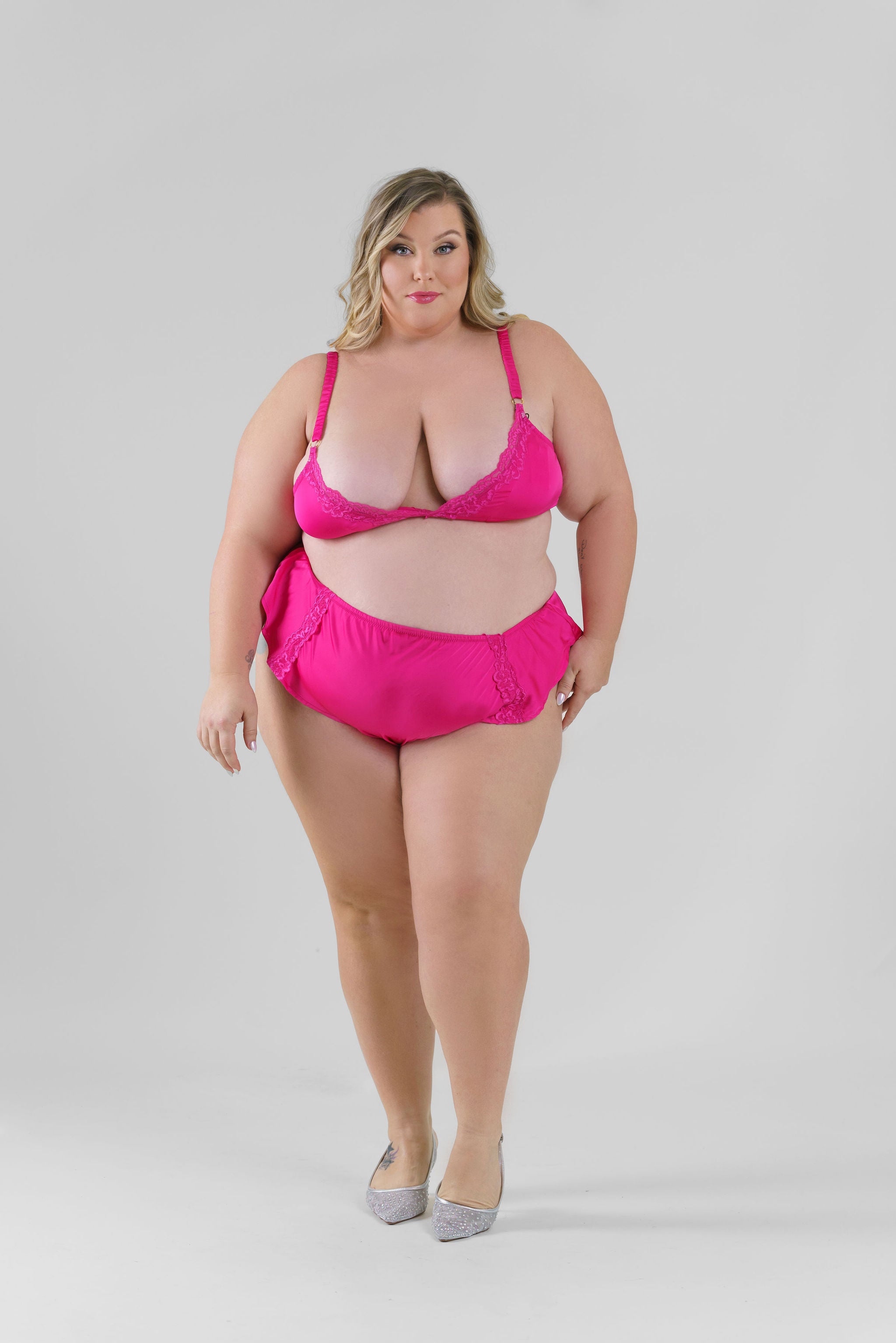 SATIN TRIANGLE BRALETTE plus-size - AMOUR781