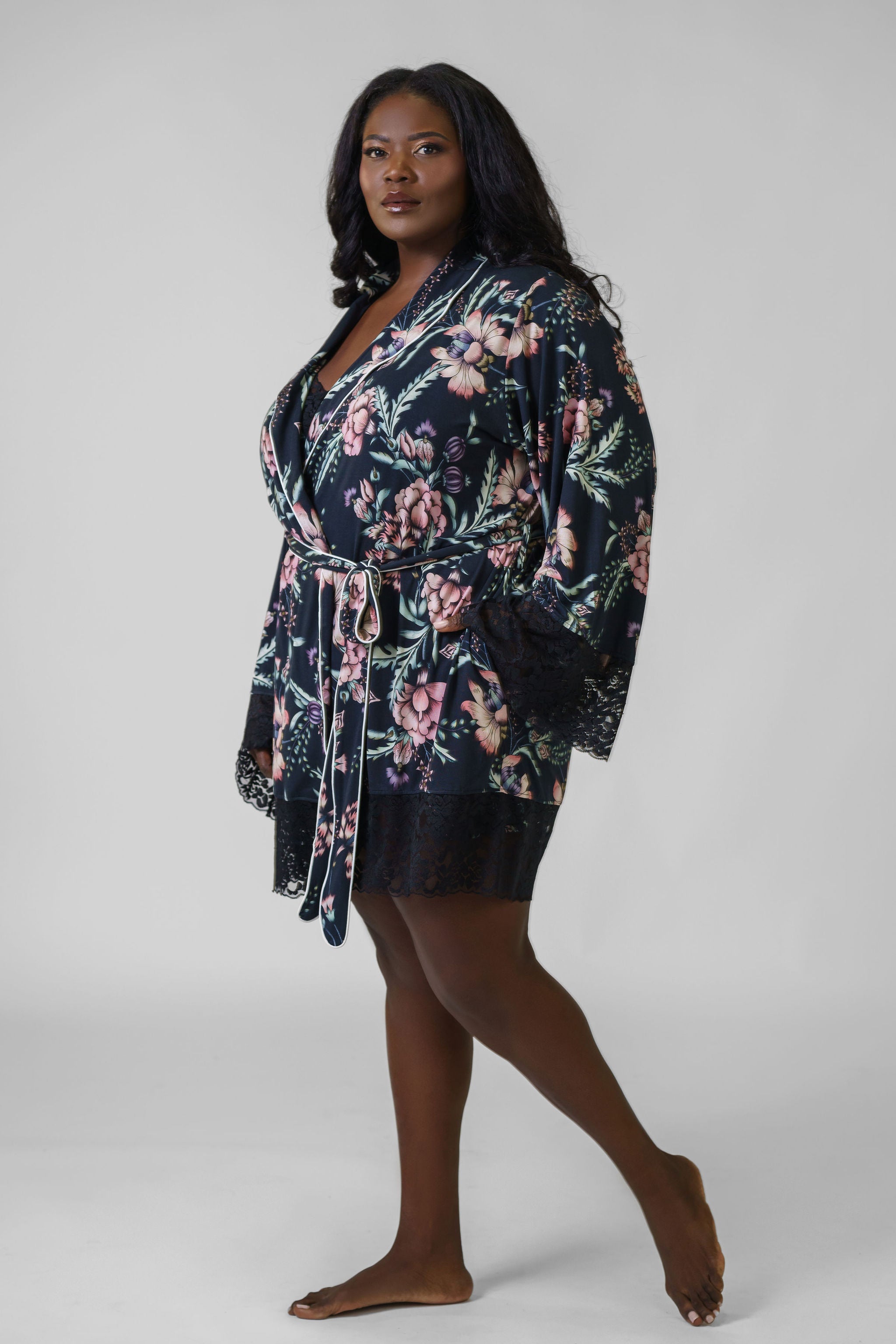 Romantic Short Robe SATIN & LACE SHORT ROBE – AMOUR781