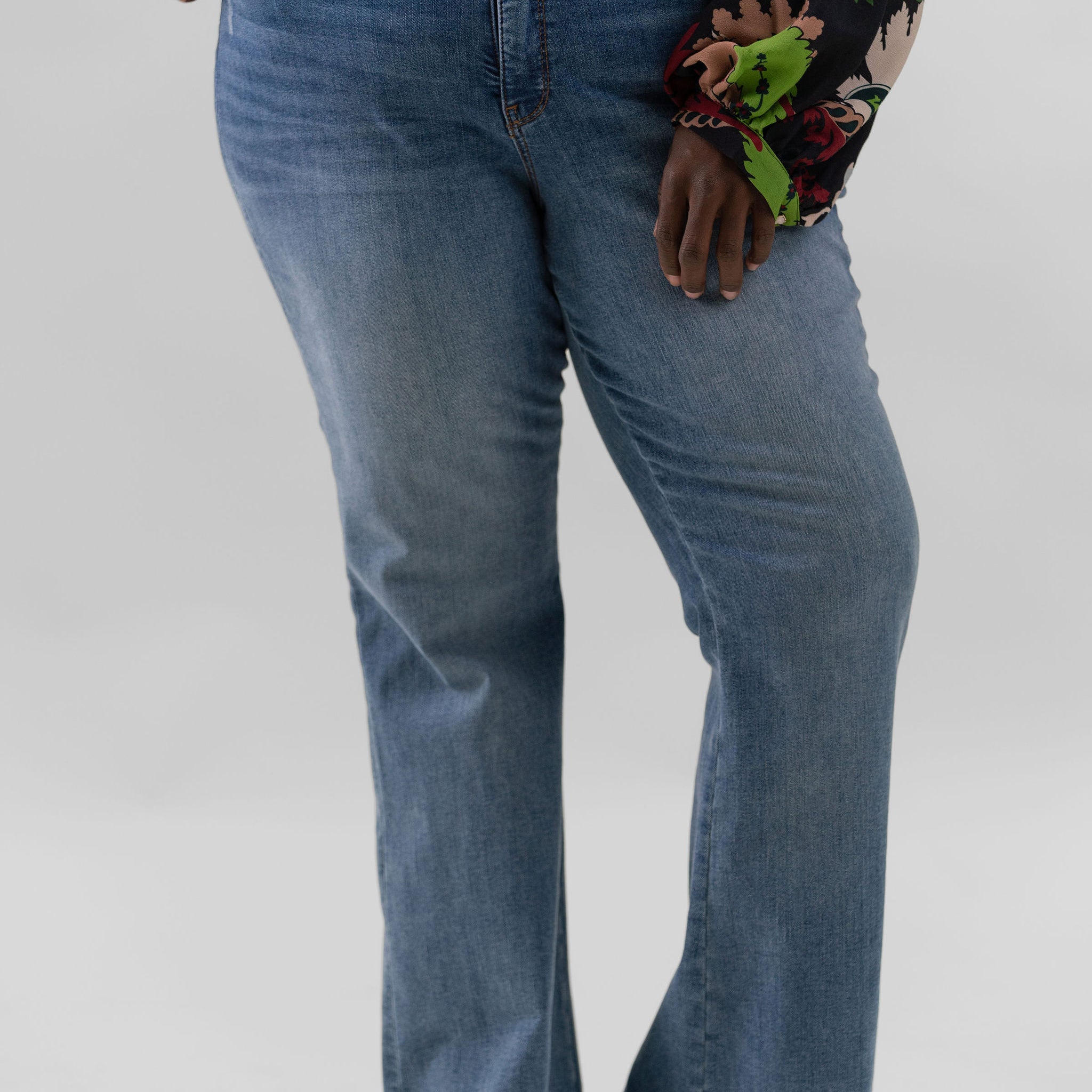 ANA HIGH RISE FLARE JEANS plus-size - AMOUR781