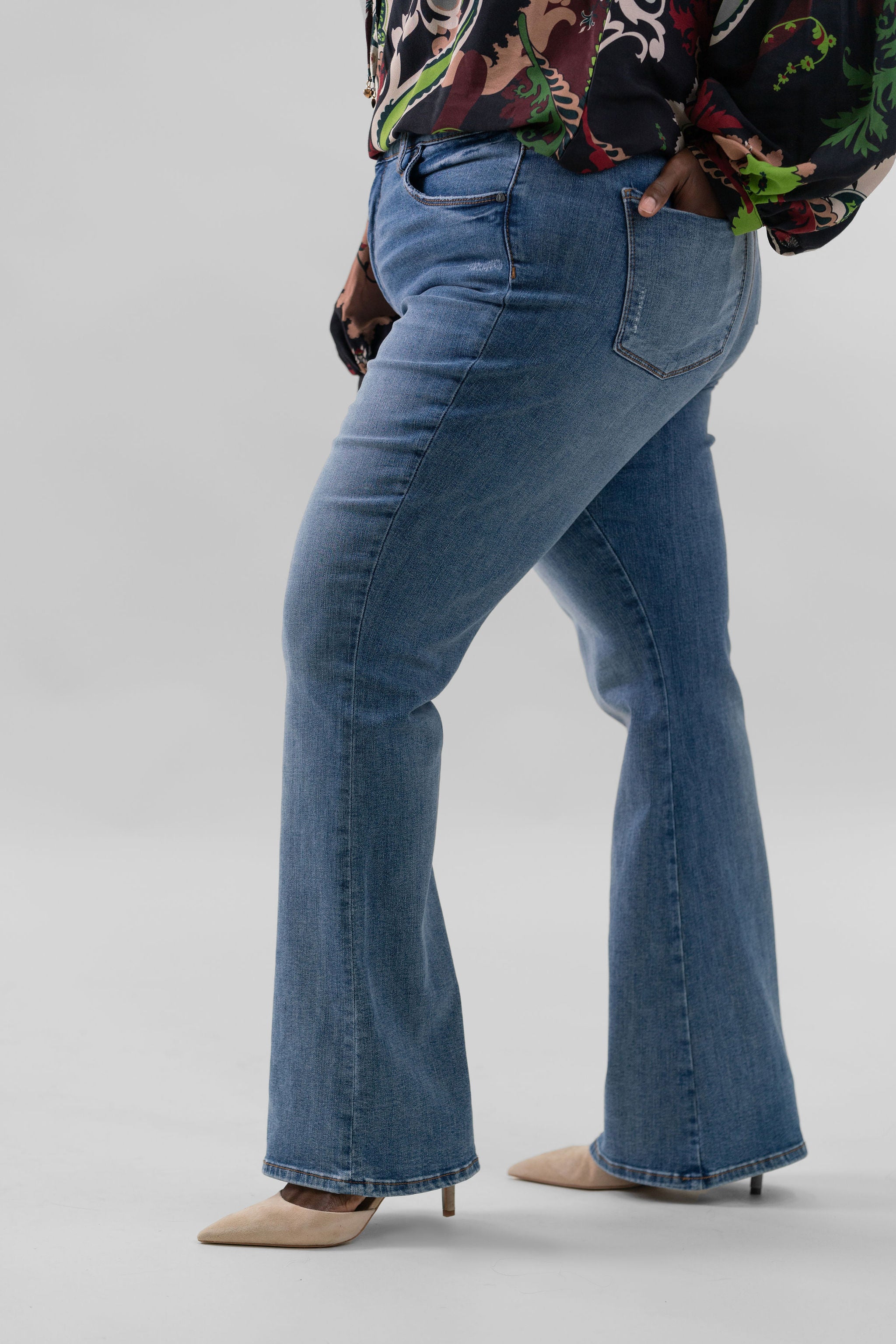 ANA HIGH RISE FLARE JEANS plus-size - AMOUR781