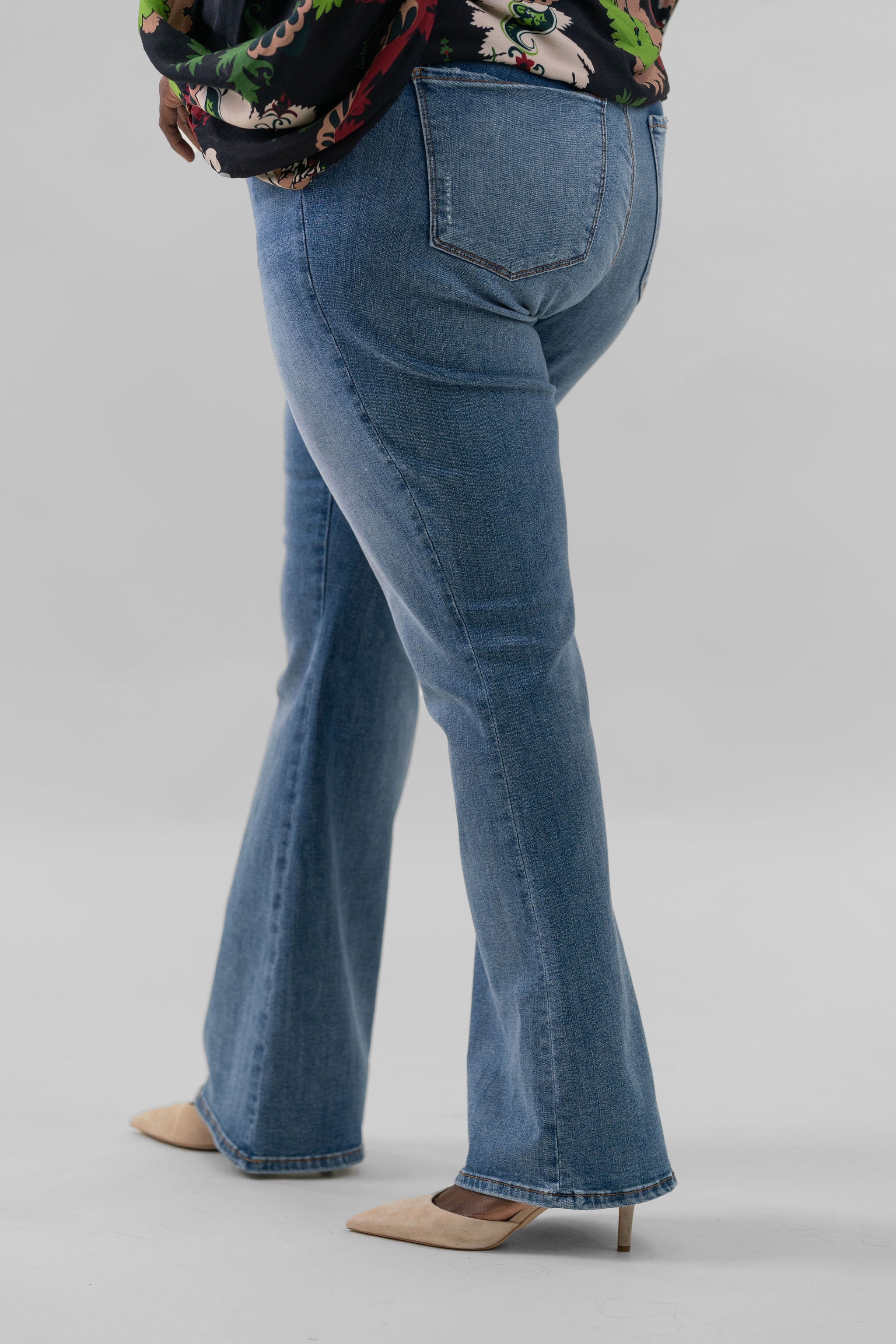 ANA HIGH RISE FLARE JEANS plus-size - AMOUR781