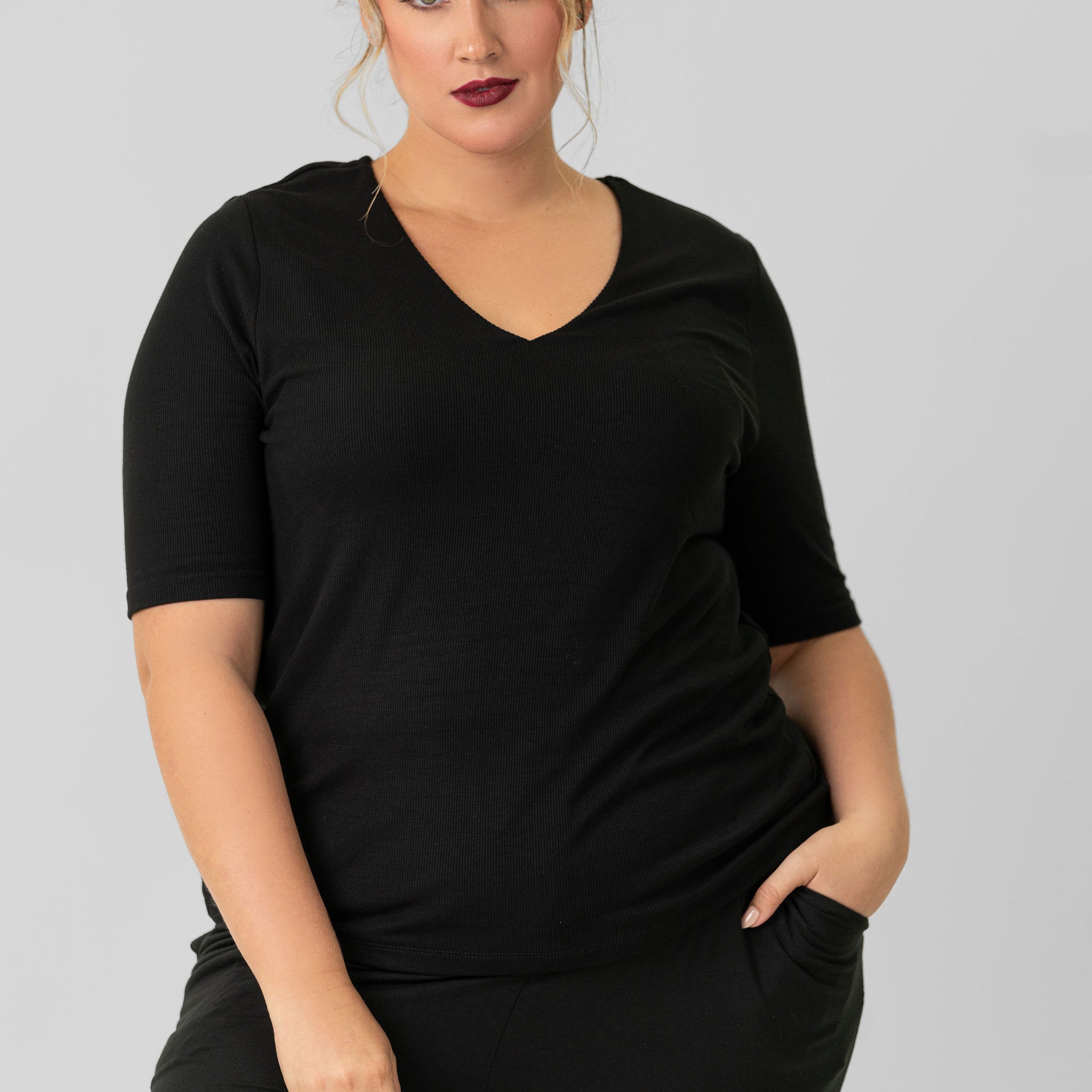 DOUBLE LAYER V-NECK RIB KNIT TOP plus-size - AMOUR781