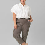 UTILITY CROP WITH TAB HEM AND CARGO plus-size - AMOUR781