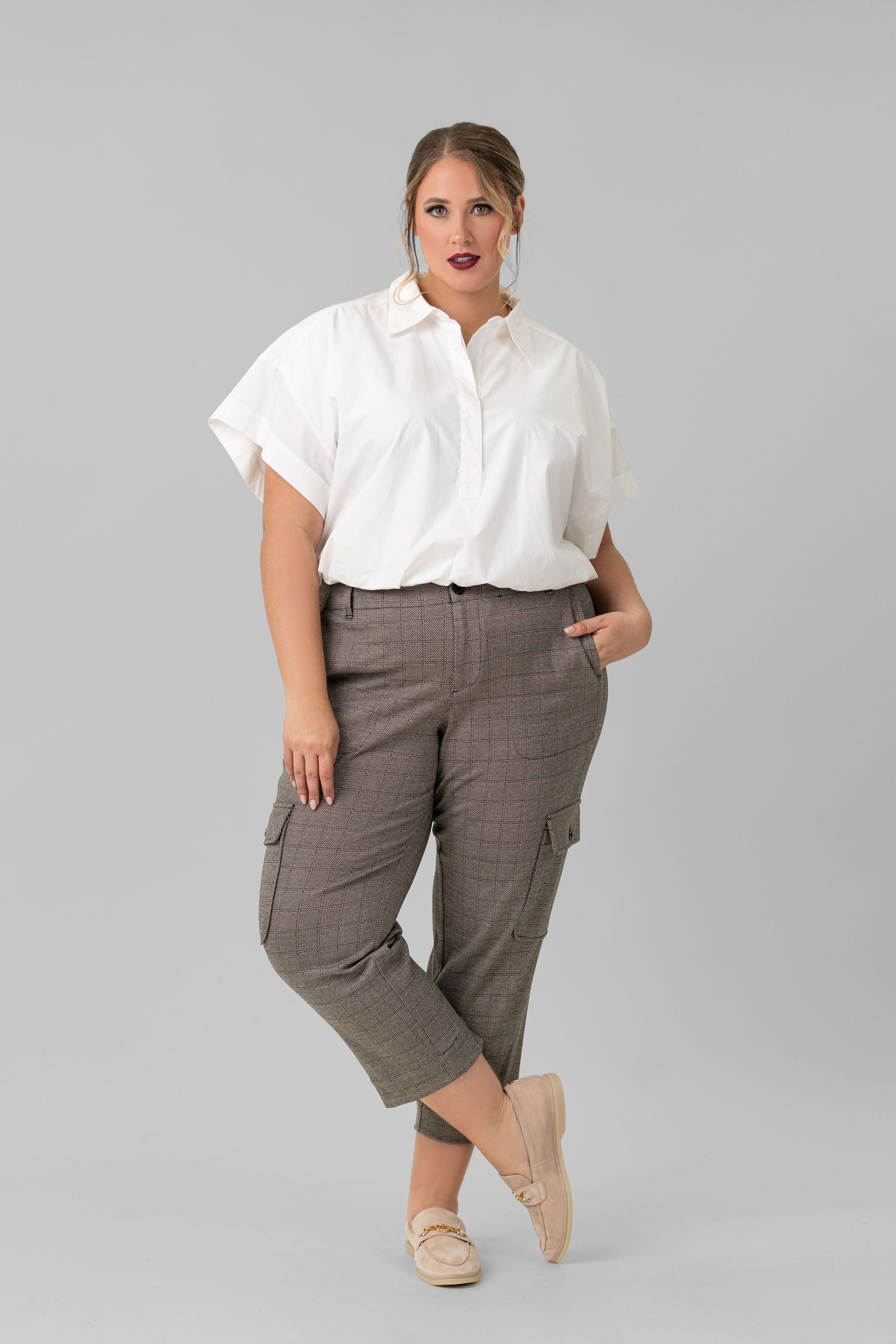 UTILITY CROP WITH TAB HEM AND CARGO plus-size - AMOUR781