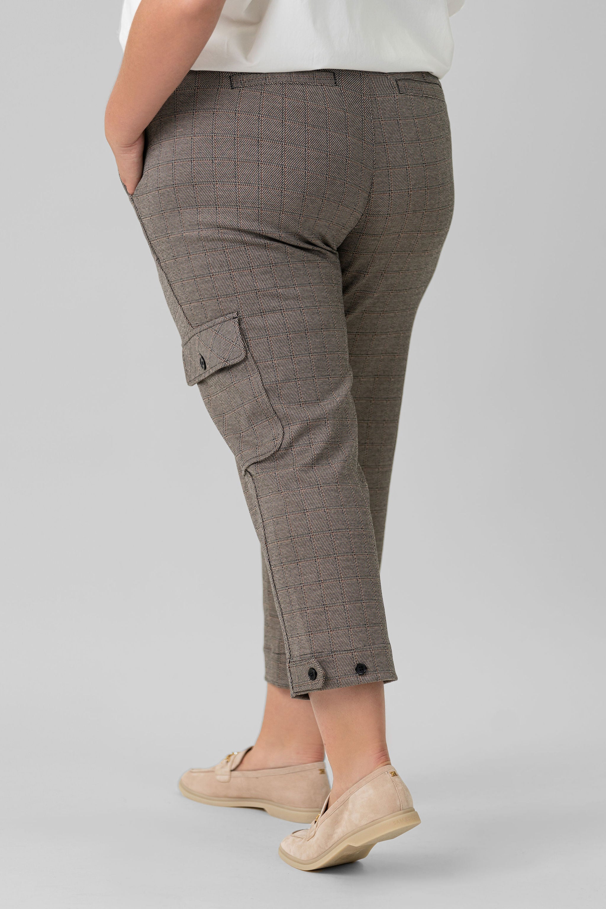 UTILITY CROP WITH TAB HEM AND CARGO plus-size - AMOUR781