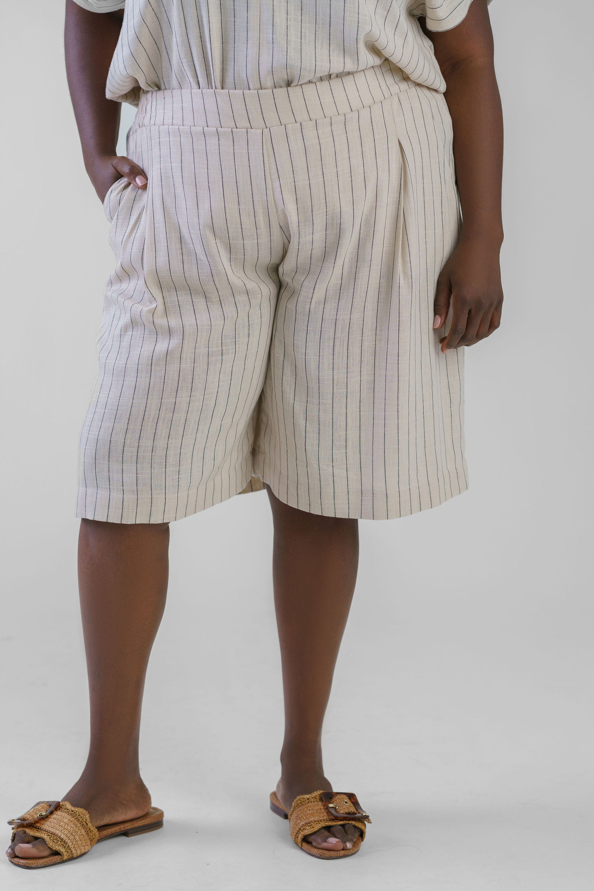 STRIPPED LINEN BLEND SHORTS plus-size - AMOUR781