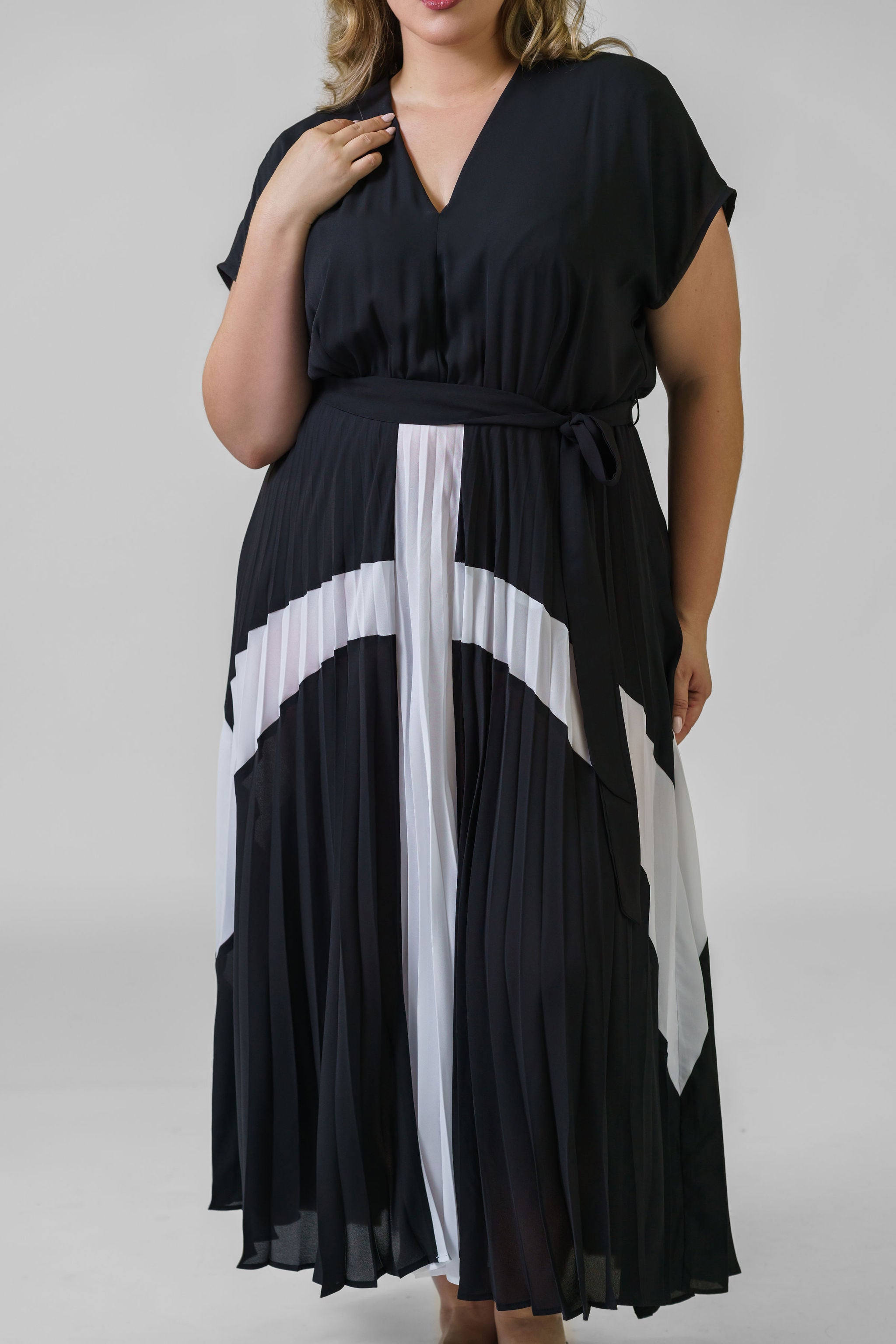 BLACK AND WHITE PRINTED BELTED DRESS - AMOUR781