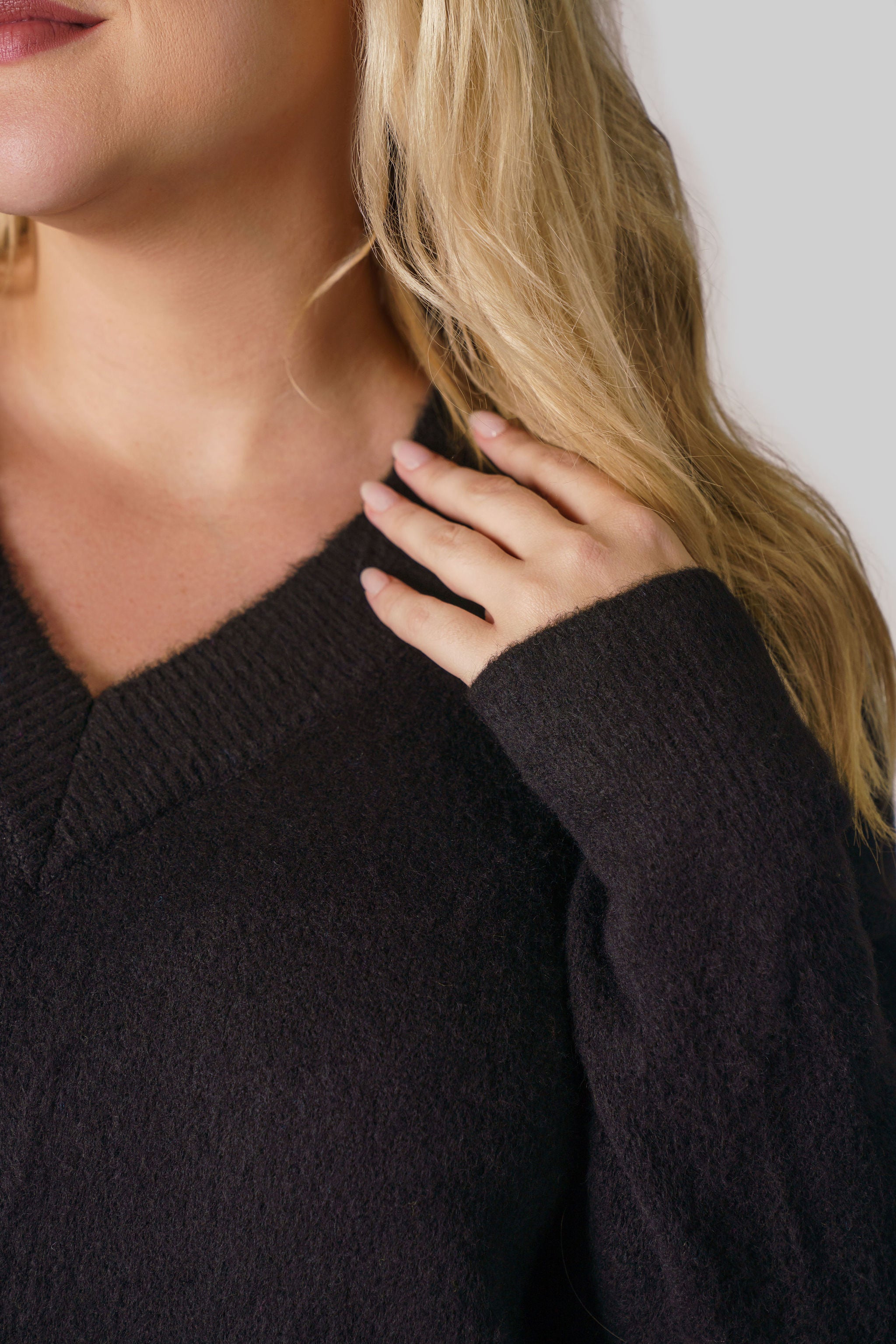 FLUFFY V-NECK LONG JUMPER plus-size - AMOUR781