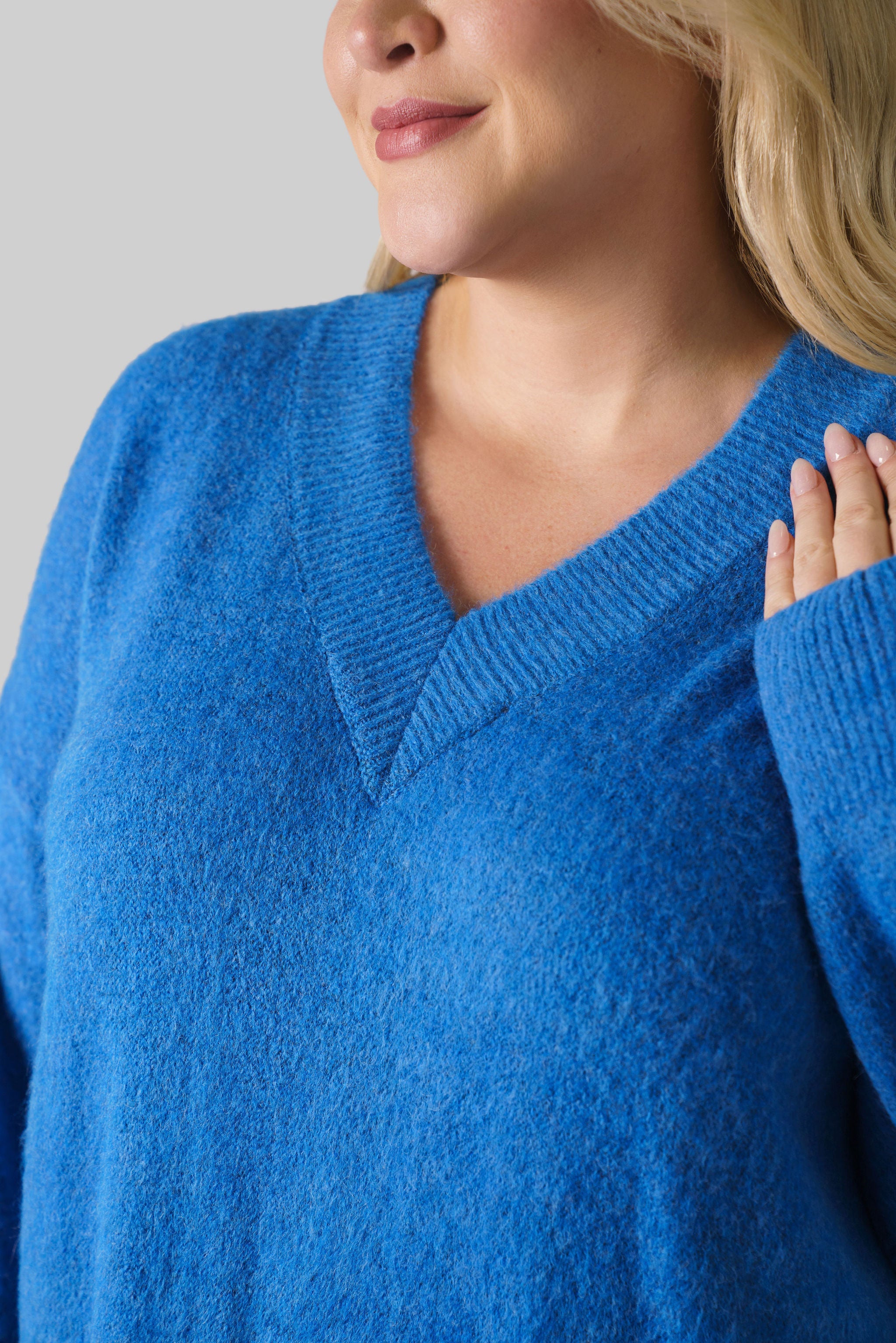 FLUFFY V-NECK LONG JUMPER plus-size - AMOUR781