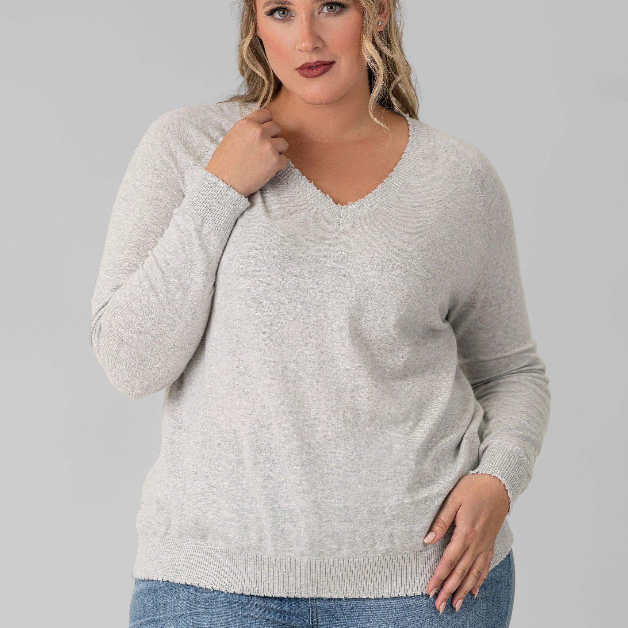 COTTON CASHMERE DISTRESSED LS V-NECK plus-size - AMOUR781