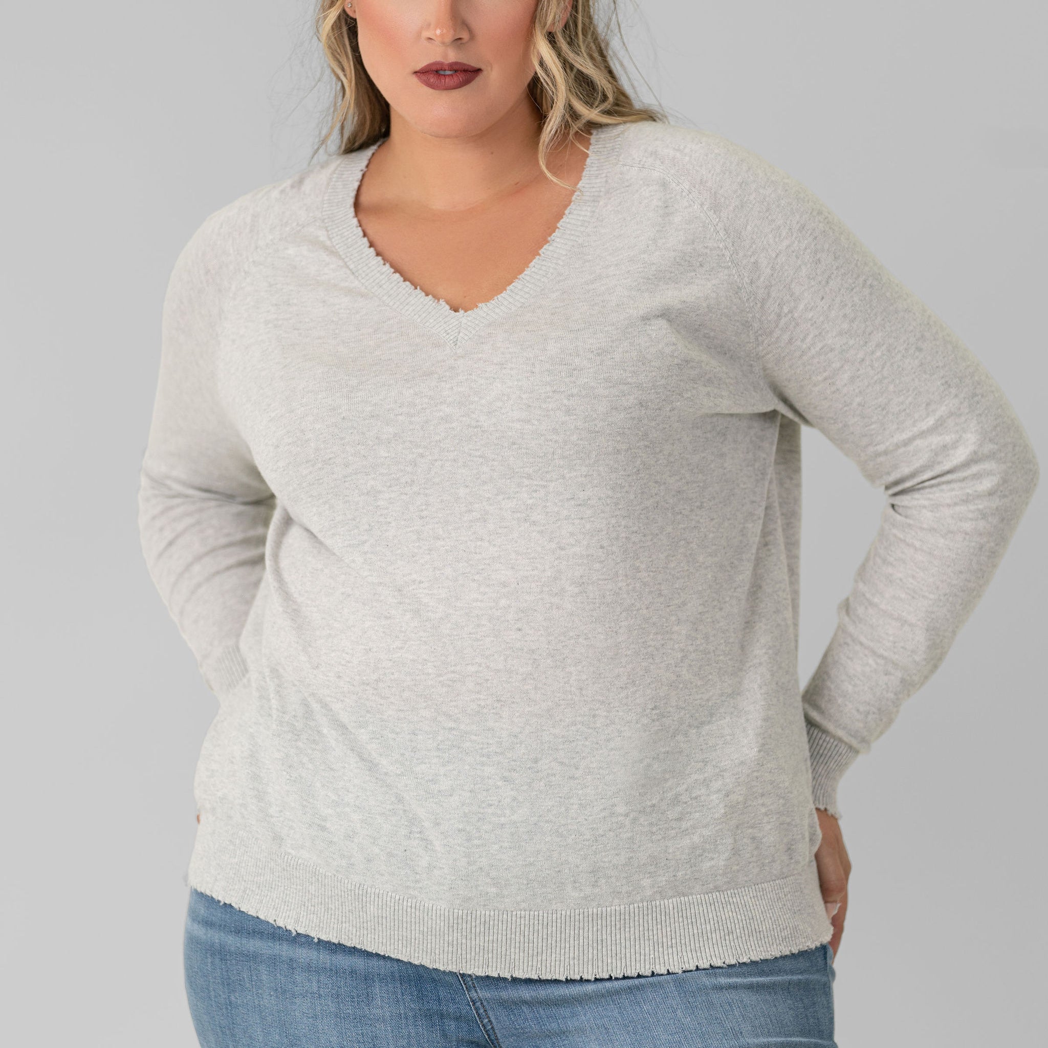 COTTON CASHMERE DISTRESSED LS V-NECK plus-size - AMOUR781