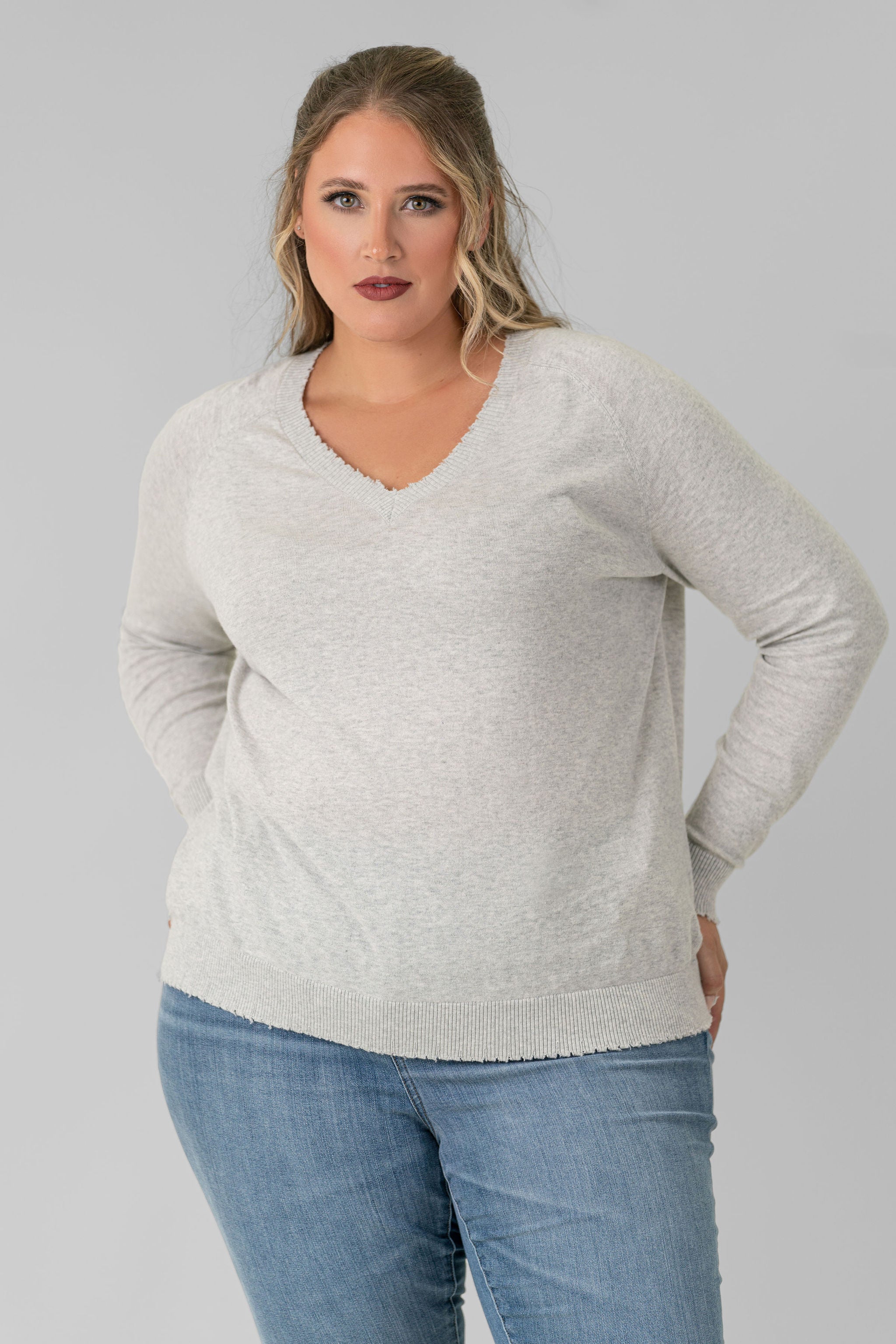 COTTON CASHMERE DISTRESSED LS V-NECK plus-size - AMOUR781