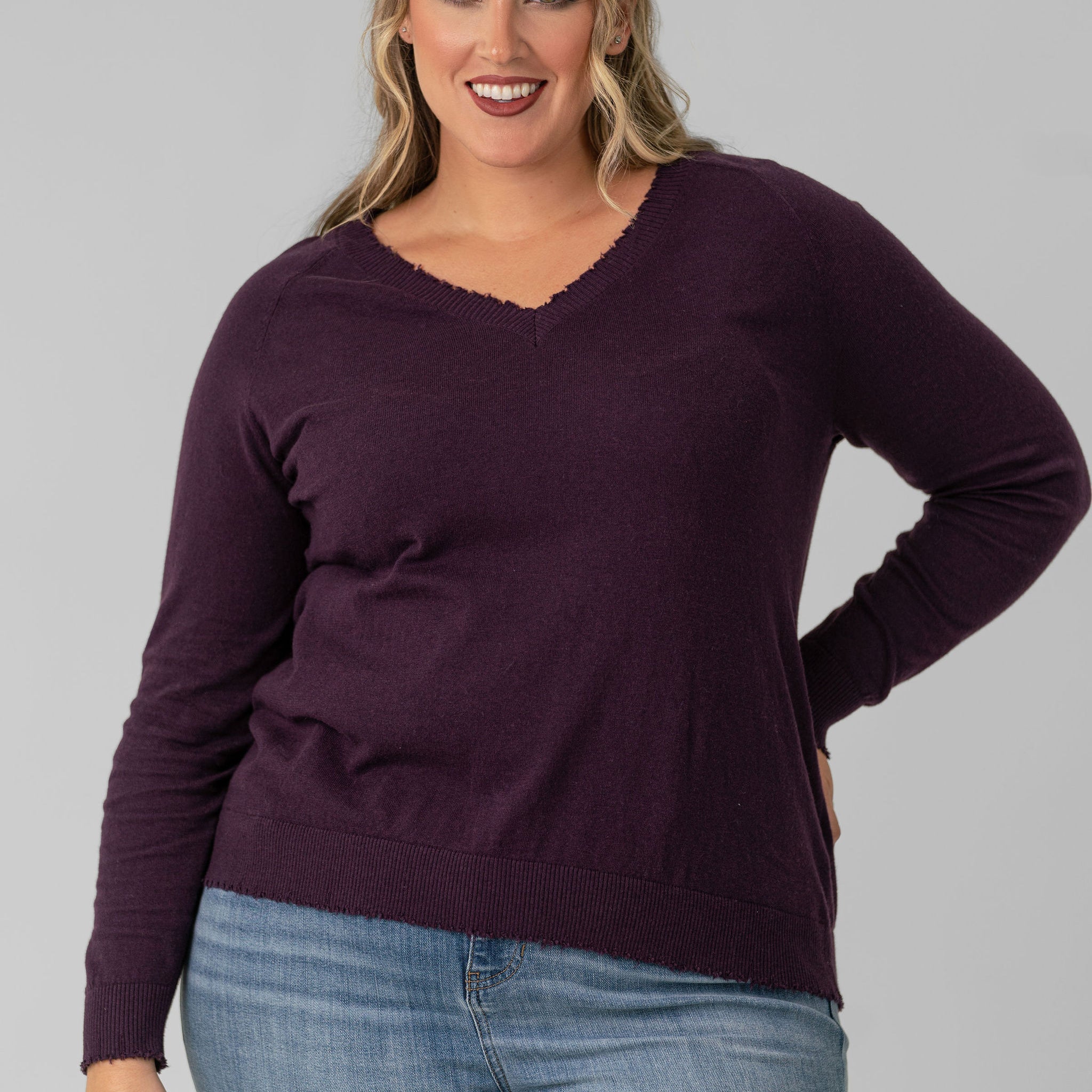 COTTON CASHMERE DISTRESSED LS V-NECK plus-size - AMOUR781