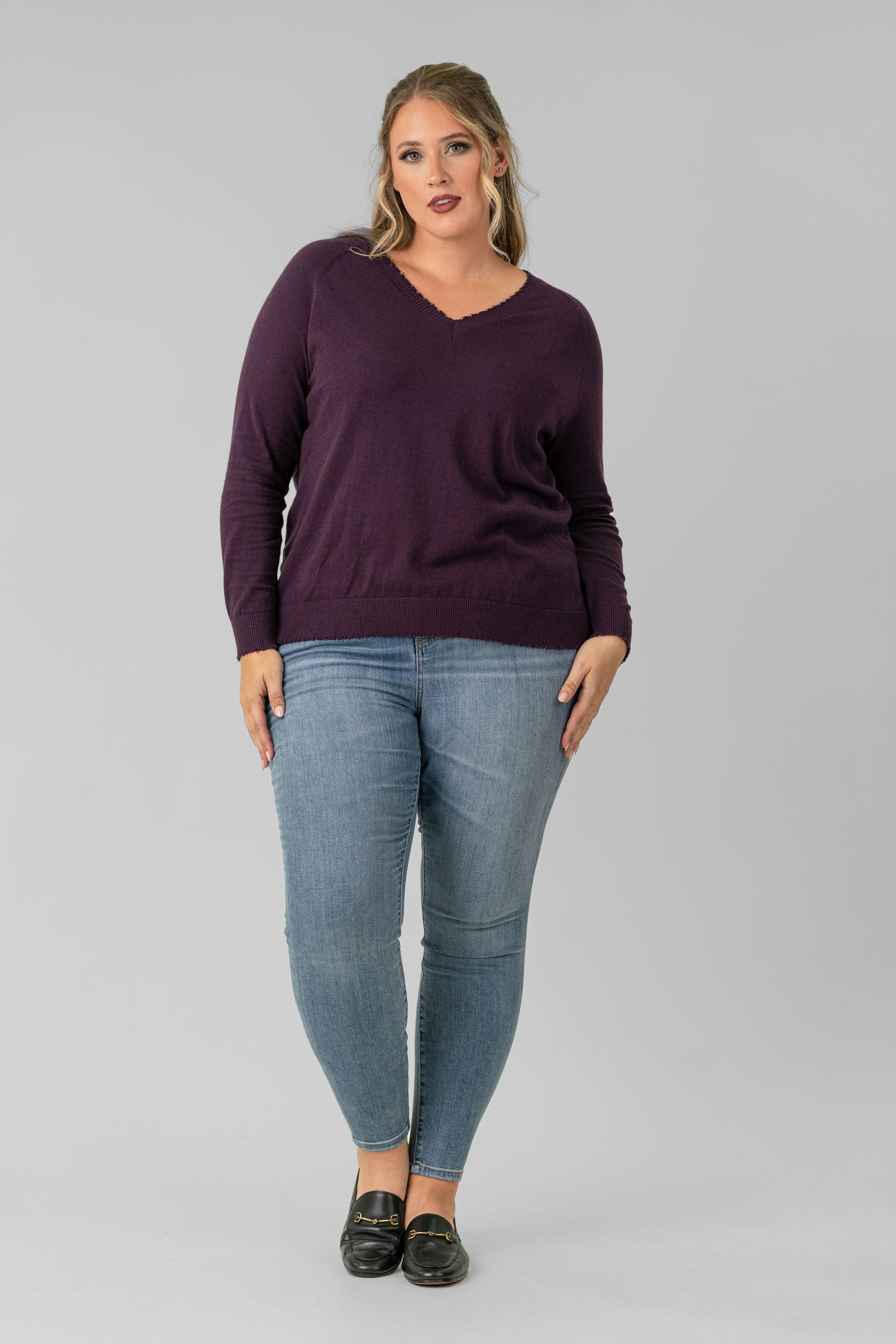 COTTON CASHMERE DISTRESSED LS V-NECK plus-size - AMOUR781