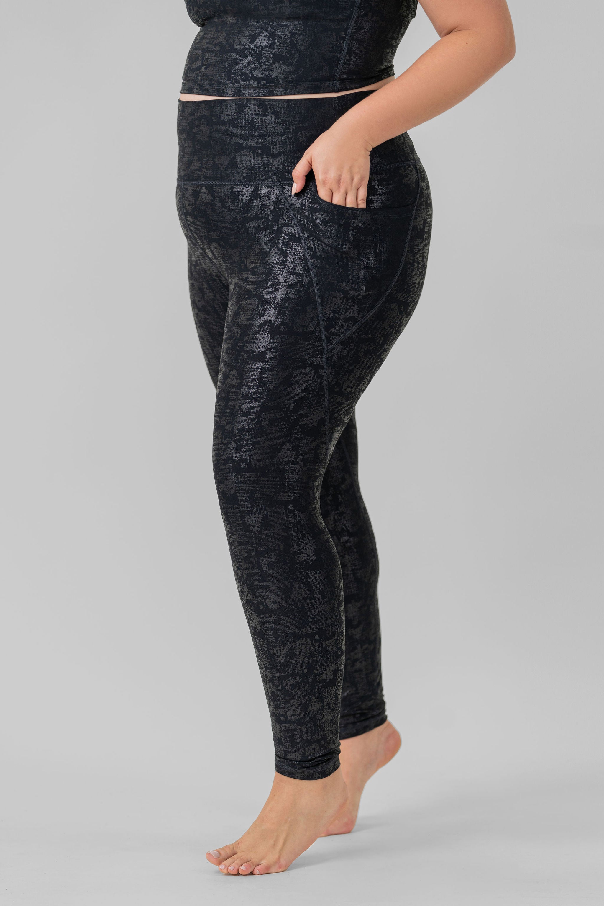 METALLIC FOIL HIGHWAISTED LEGGINGS W/SIDE POCKETS plus-size - AMOUR781