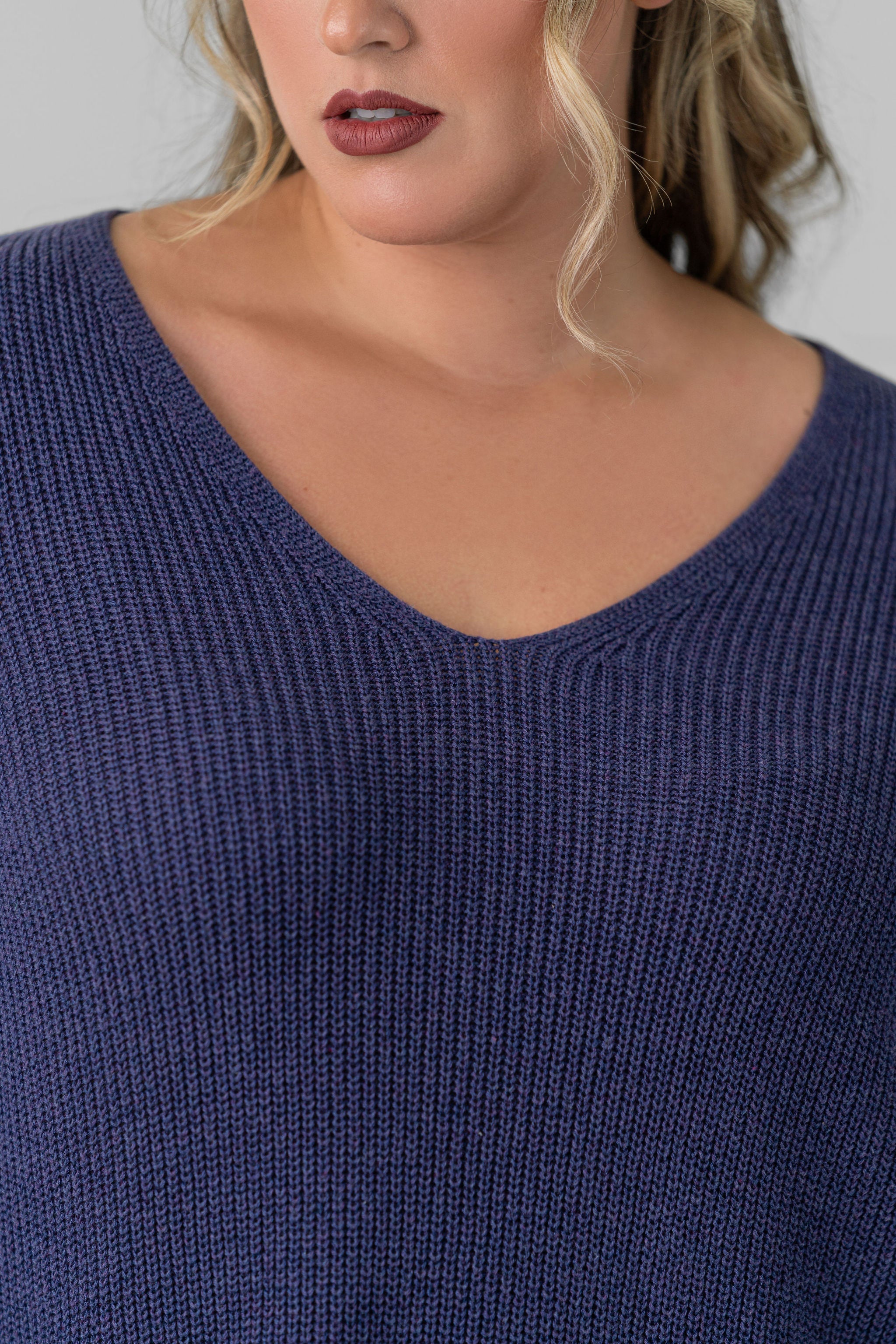 SHAKER KNIT V-NECK SWEATER plus-size - AMOUR781