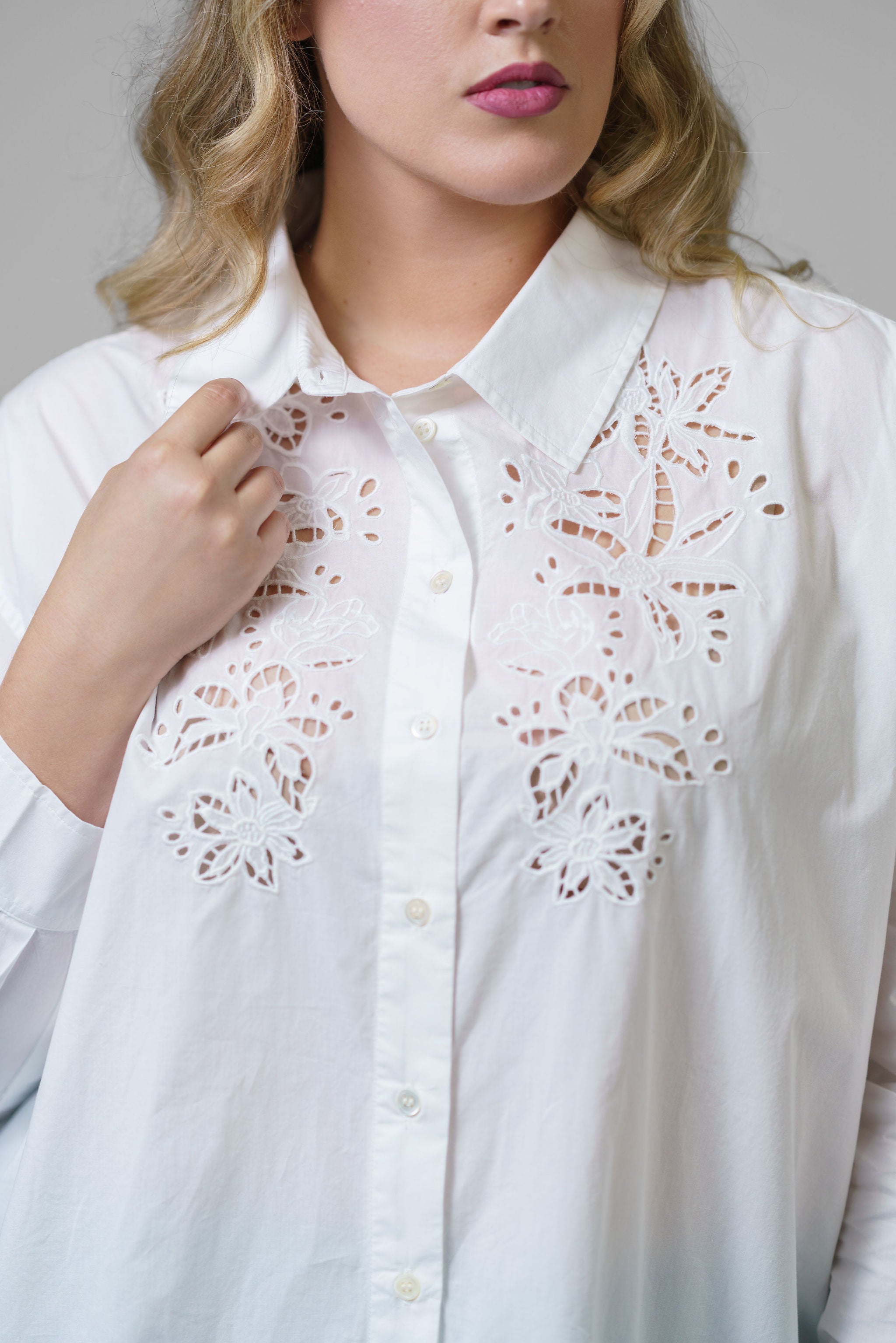 CALANDRA EMBROIDERED TOP - AMOUR781