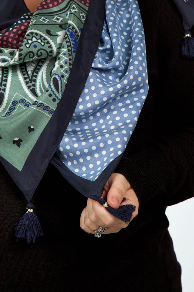 Foulard square tassel scarf designed by Echo