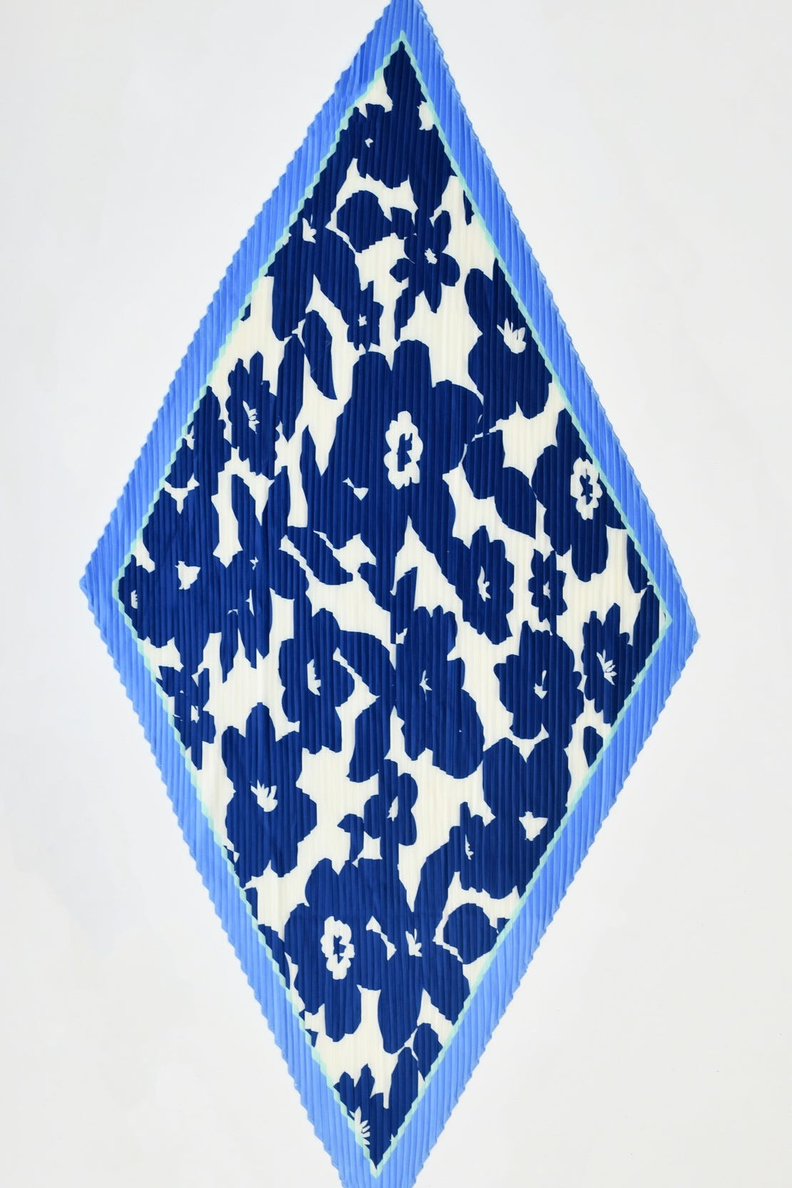 FLOWER PLEATED DIAMOND SCARF plus-size - AMOUR781