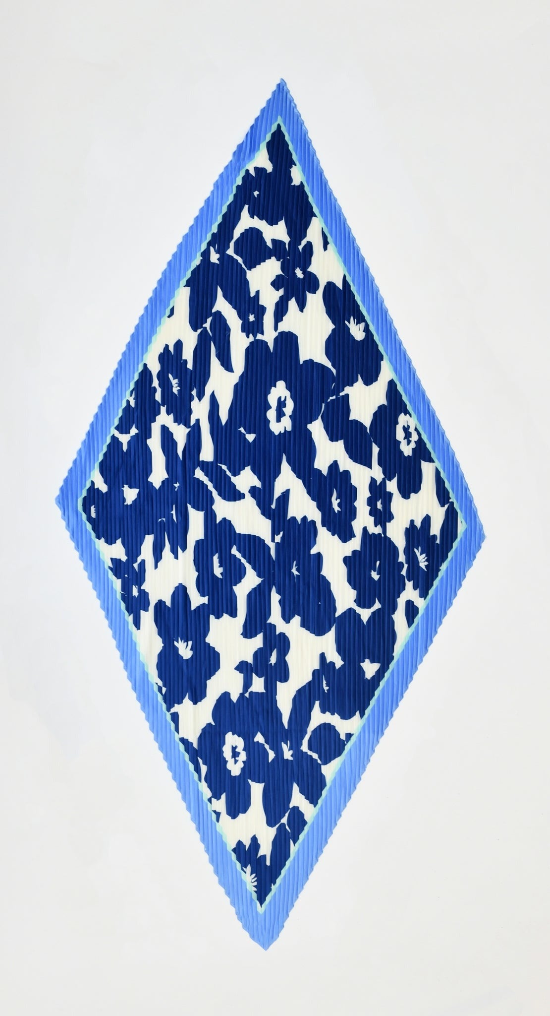FLOWER PLEATED DIAMOND SCARF plus-size - AMOUR781